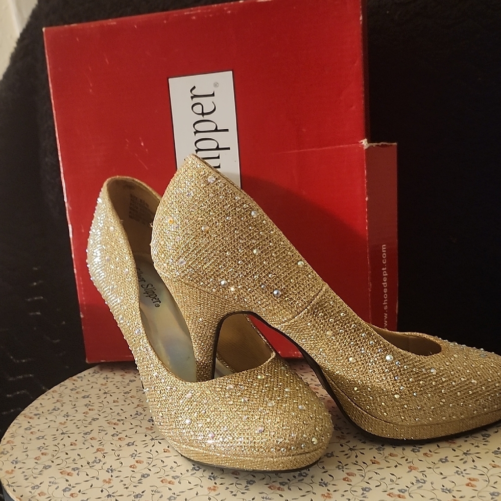 Caparros Gold Heels Stunning Elegance